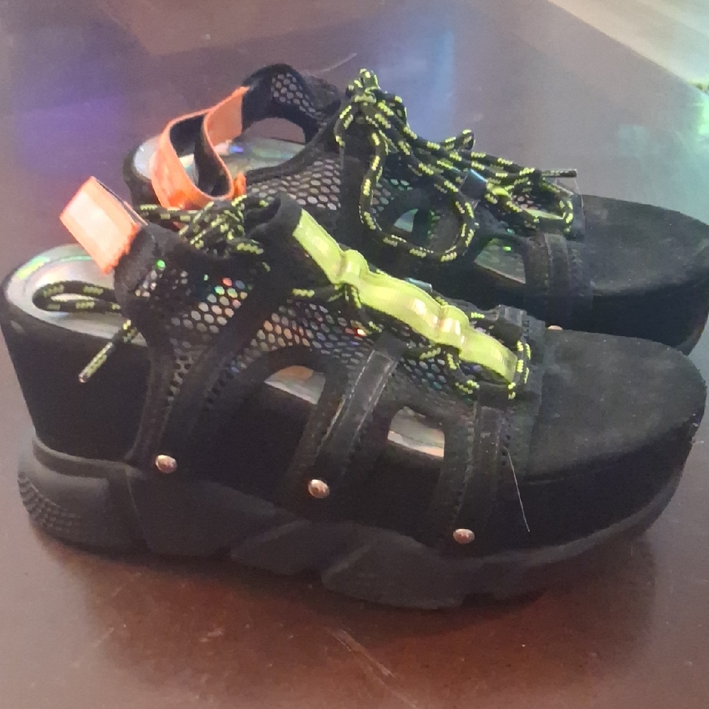 Liliana Black and Green Platform Shoes